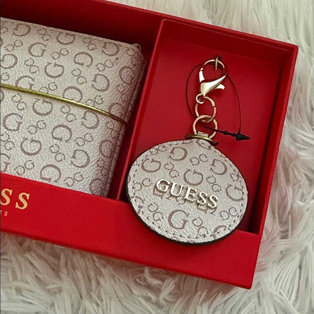 Guess Light Beige Wallet and Keychain Set | Valentines Gift 💝 - Picture 2 of 6
